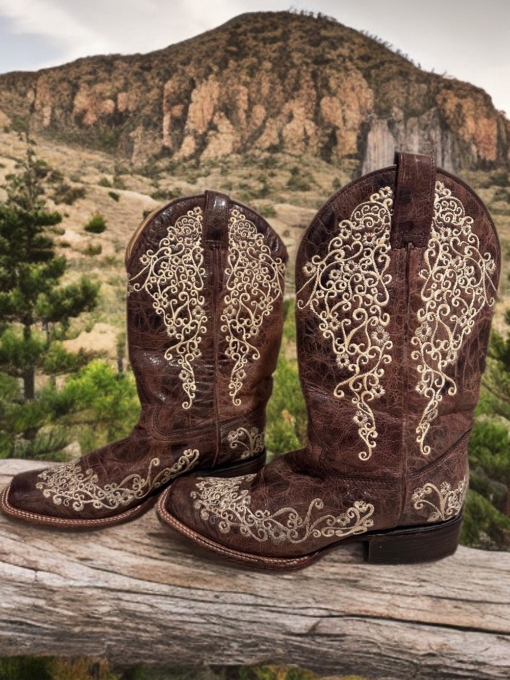 Corral Women's Crater Bone Floral Embroidery Western Boots A2663 Square Toe 8.5